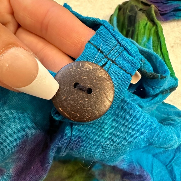 Tie Dye Hobo w/ Button Closure 🌸 - Picture 4 of 5